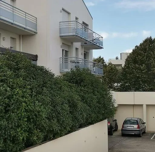 Lumineux Proche De La Avec Parking Couvert Privatif Апартаменты *